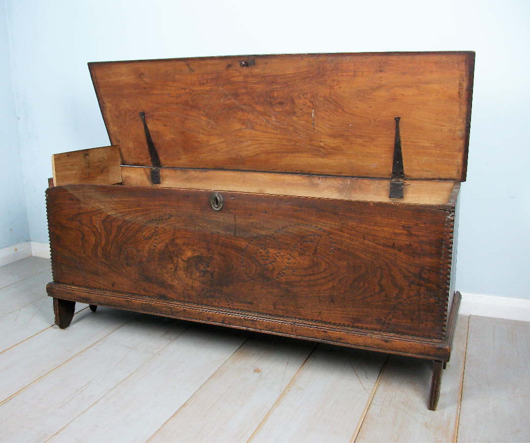 C17th elm six plank coffer